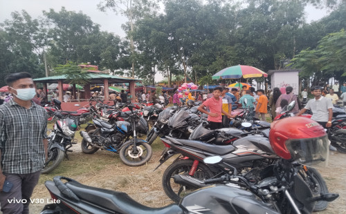 ভলোবাসার স্বপ্ন চিনাদীতে নিরাপদ পার্কিংয়ের অভাব, নৌকা ভ্রমণ থেকে বঞ্চিত হচ্ছেন পর্যটকরা